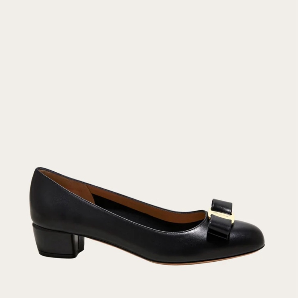 Salvatore ferragamo vara pumps black EU 35